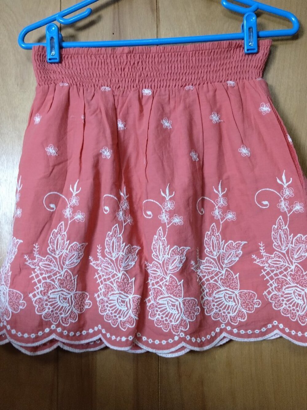 Francesca's Size Small Mini Skirt Embroidered Floral A-Line Coral Pull On